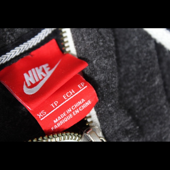 Nike Zip Up Hoodie! - Picture 4 of 5